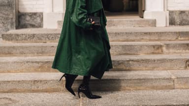 Frau in spitzen Stiefeln