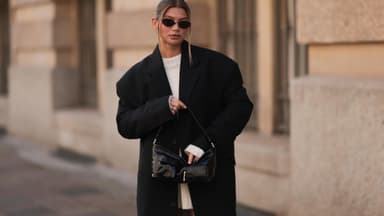 Frau mit Liebeskind Tasche