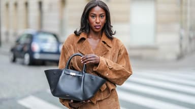 Frau mit DeMellier Bag