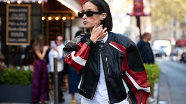 Frau in Moto Jacket