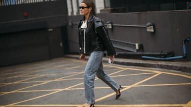 Frau in Jeans