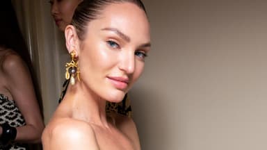 Model mit Ohrringen