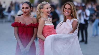 Korlan Madi, Leonie Hanne und Anna Dello Russo in schönen Kleidern