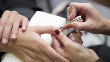 Nagellack auftragen