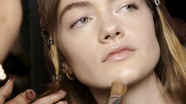 Junge Frau mit Make-up