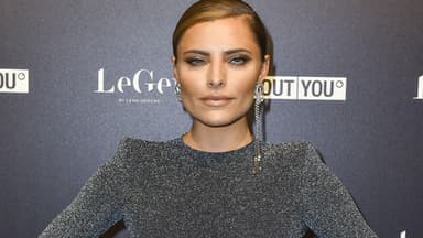 Sophia Thomalla guckt ernst