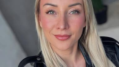 anna-carina woitschack macht selfie