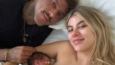 Christian Wolf und Romina Palm mit ihrer Tochter kurz nach Entbindung