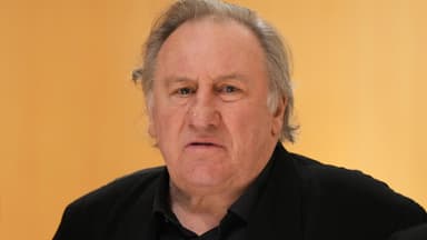 Gérard Depardieu guckt nach dem Gerichtsprozess ernst