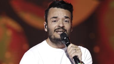 Giovanni Zarrella singt ins Mikrofon
