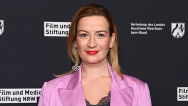 Nina Gummich im Anzug