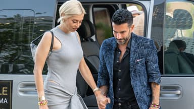 Verena Kerth und Marc Terenzi halten Händchen und schauen auf den Boden