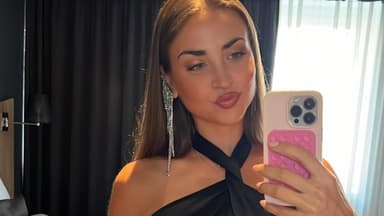 Ekaterina Leonova Selfie