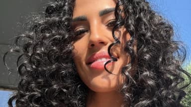 Elena Miras mit Locken