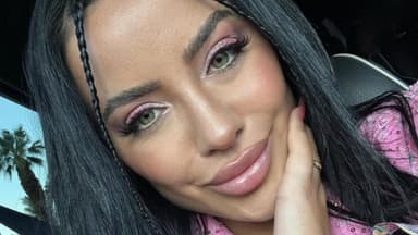 Leyla Lahouar mit rosa Make-up