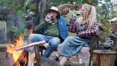 Bauer sucht Frau International Roger und Sophia am Lagerfeuer
