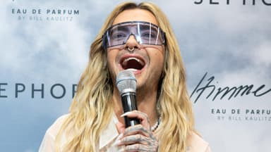 Bill Kaulitz lacht