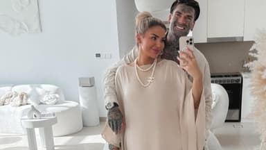 Nikola Glumac mit Kim Virginia Hartung vor Spiegel