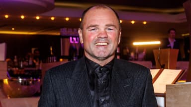Sven Ottke strahlt