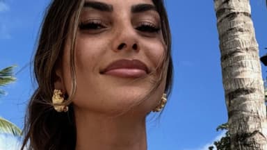 Selfie von Yeliz Koc vor Palmen