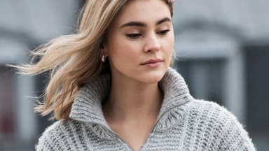 Stefanie Giesinger guckt traurig nach unten