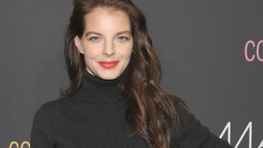 Yvonne Catterfeld mit roten Lippen