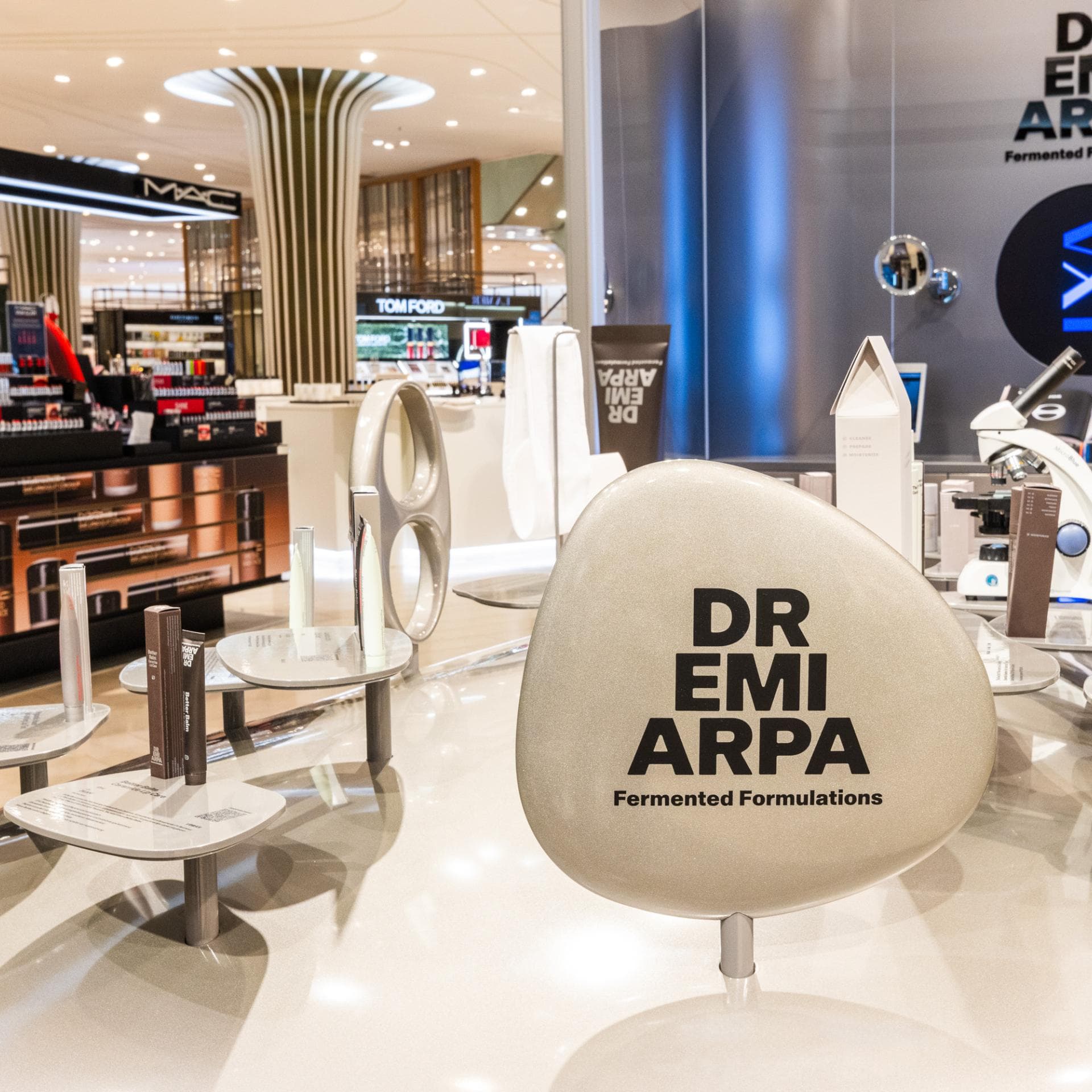 Dr. Emi Arpa Pop up im Breuninger Düsseldorf