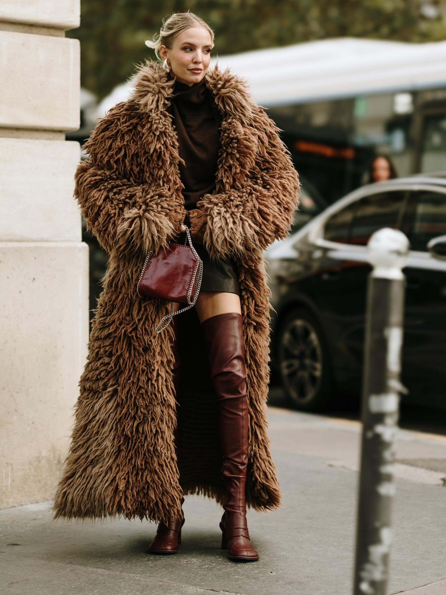 Fashion-Profis machen Fake Fur Mäntel jetzt zu dem Mode-Trend im Winter Leonie Hanne in Fake Fur Mantel