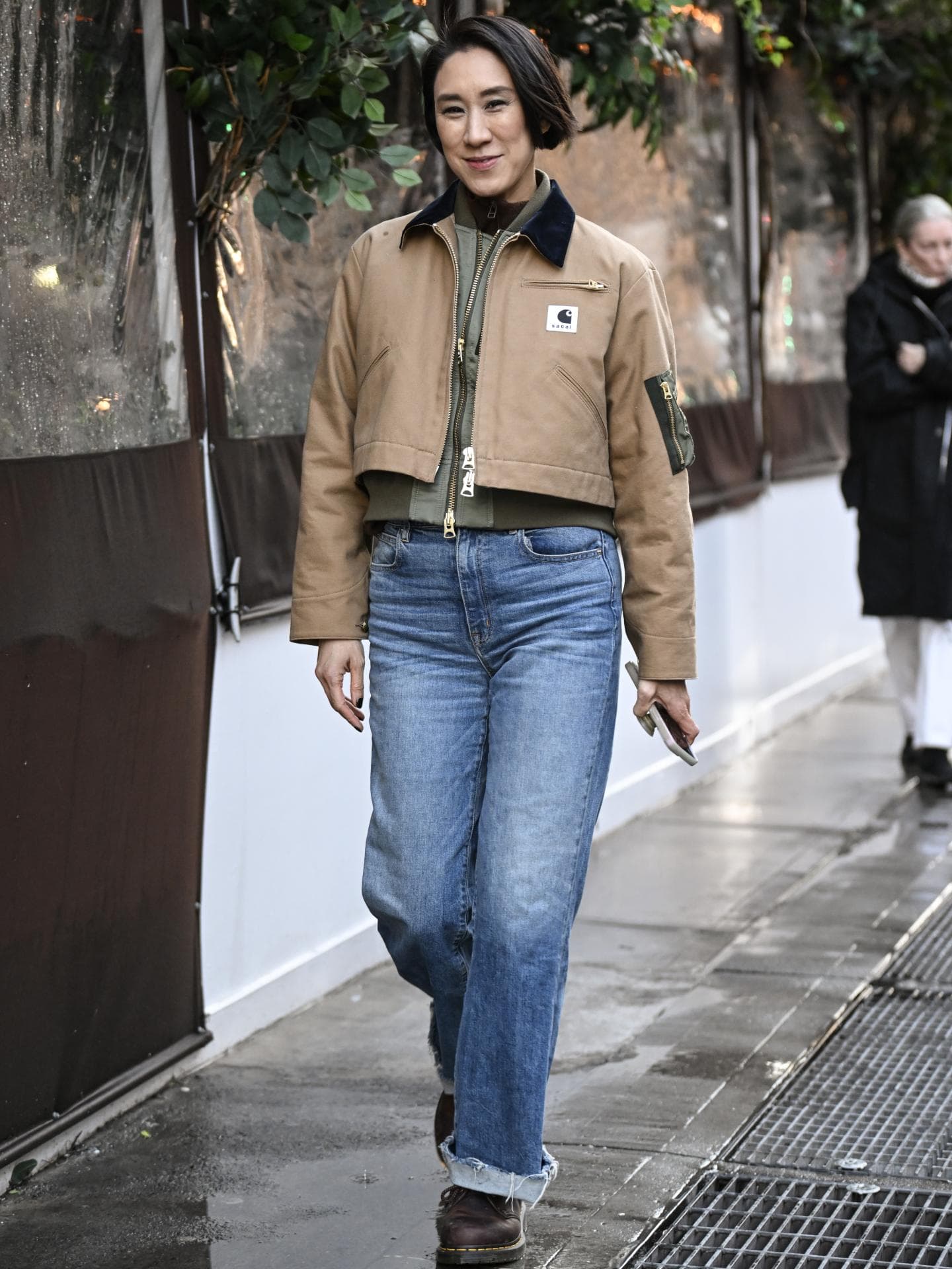 Wer Ahnung von Mode hat, trägt jetzt diesen Jacken-Trend Eva Chen in Barn Jacket