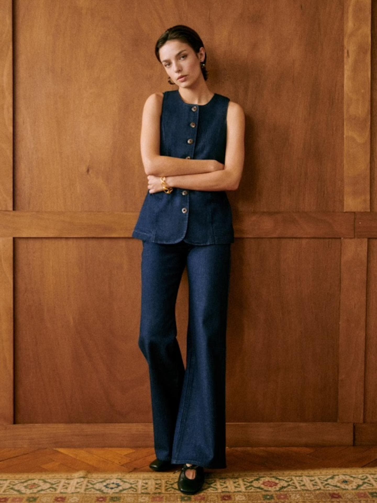 3 Mode-Trends für 2025, zu denen uns Französinnen inspirieren Denim-Outfit