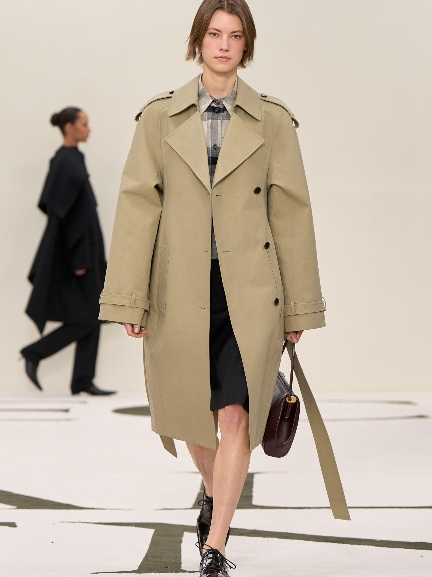 New York Fashion Week 2025 3 Modetrends fürs Office von Calvin Klein Calvin Klein Trenchcoat