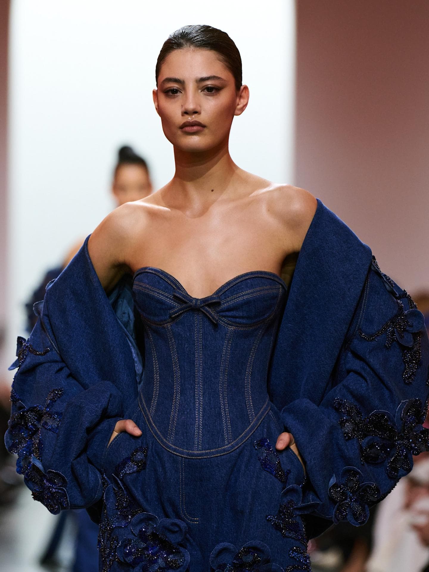 5 Mode-Trends der Haute Couture Week, die uns für den Alltag inspirieren