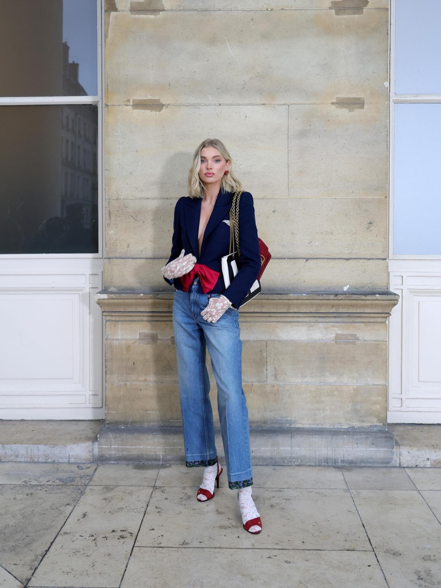 Elsa Hosk trägt die Trend-Tasche von Burberry für den Frühling 2025 Elsa Hosk