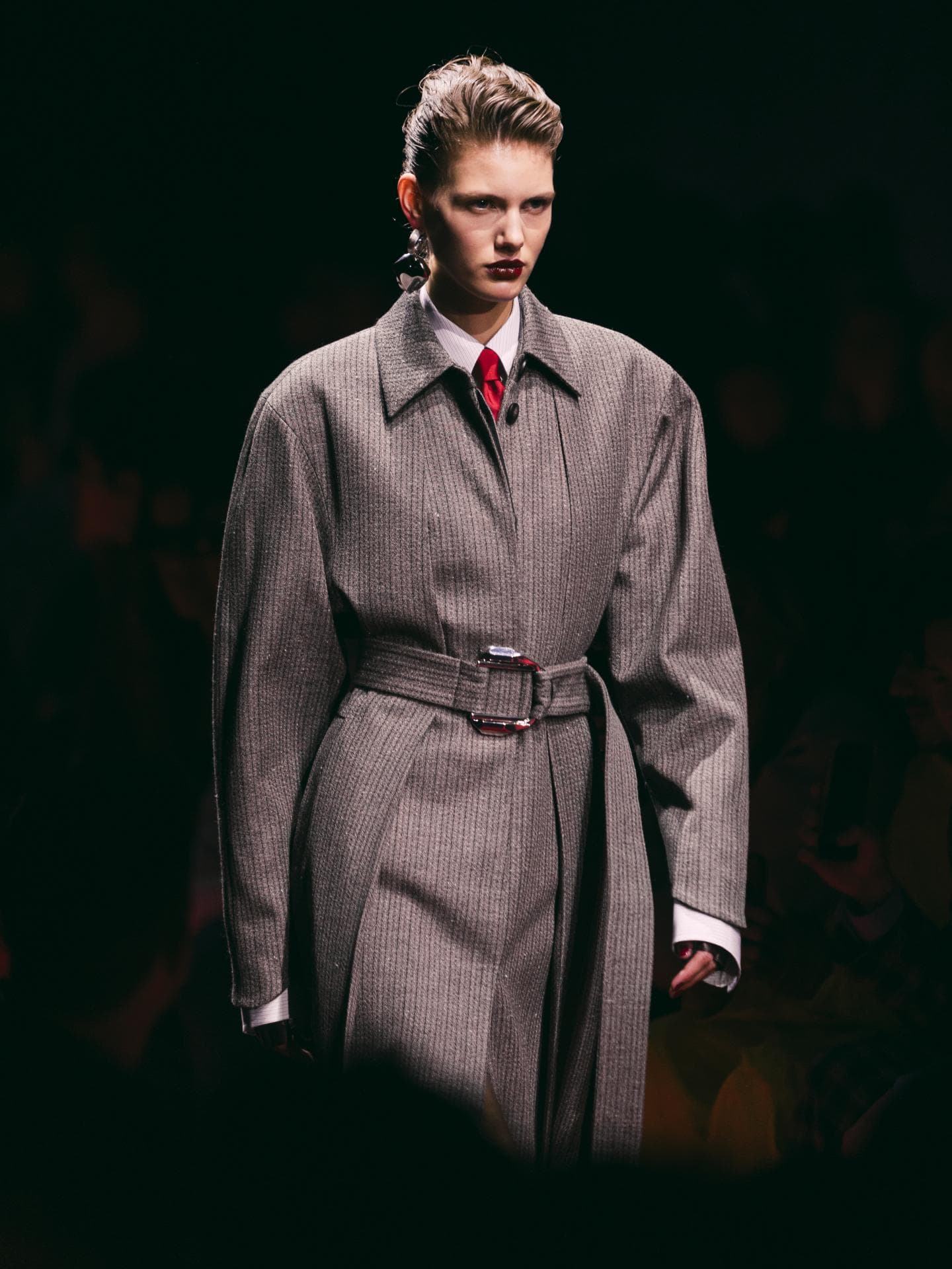 Model im Business-Look bei der Ferrari Fashion Show