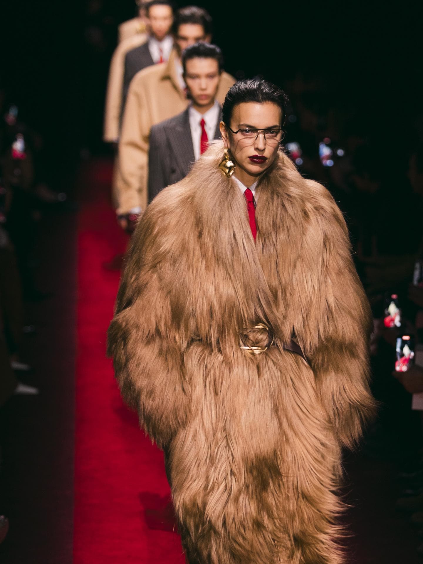 Mailand Fashion Week 2025 Ferrari Fashion Show Finale mit Irina Shayk