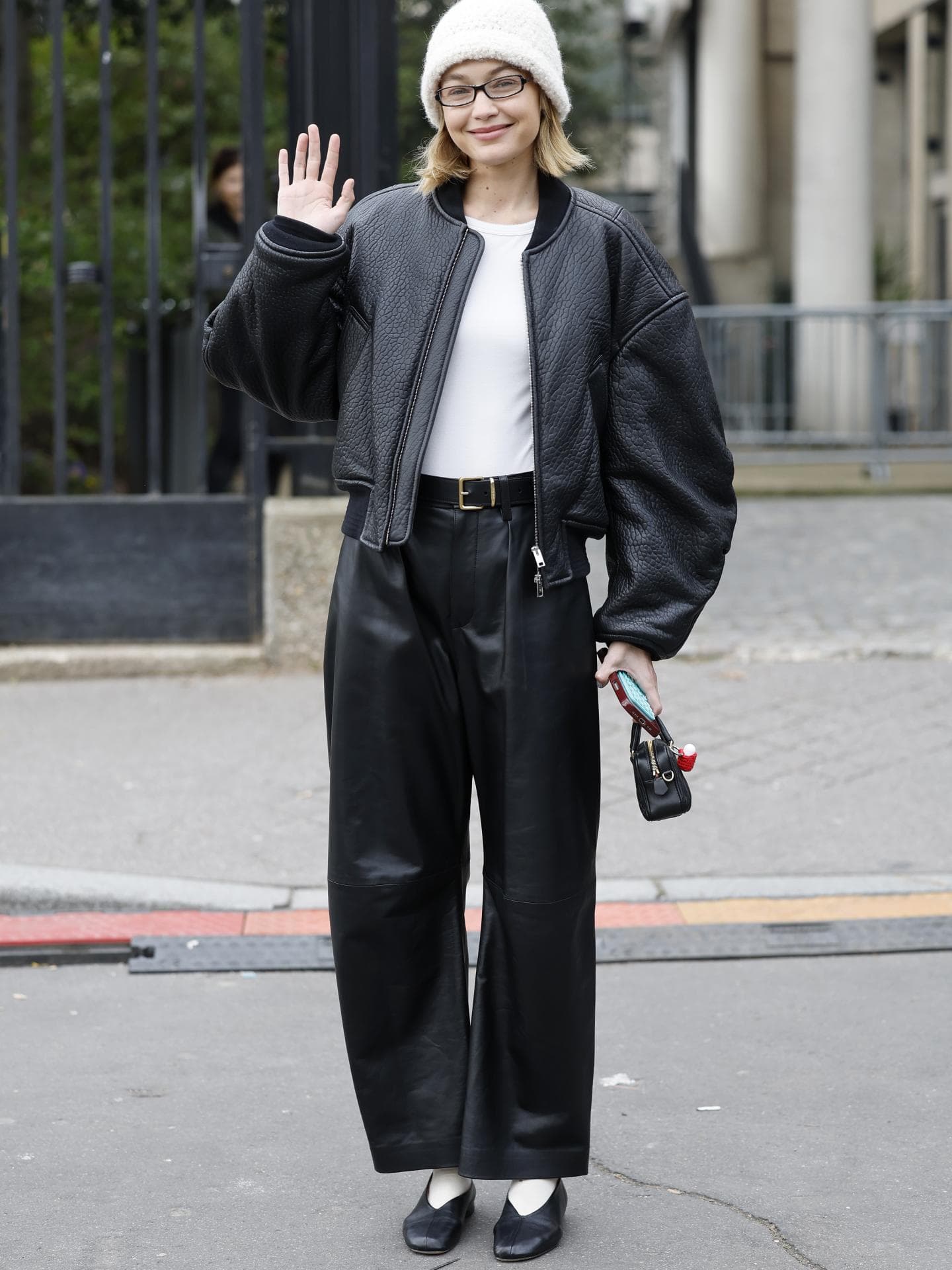 Frühlings-Outfits 2025: Stars lieben jetzt diese Styling-Formel Gigi Hadid in Double Leder