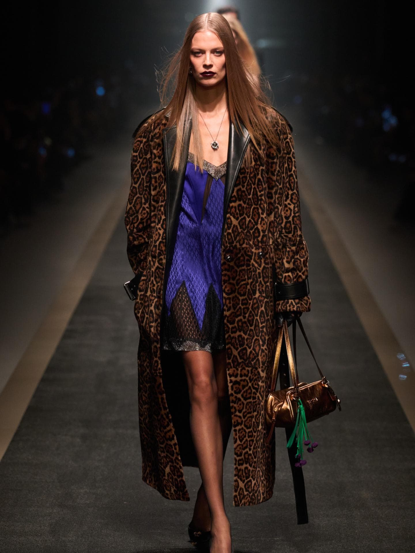 Mantel im Leo-Print auf der Fashion Week in Mailand Mantel im Leo-Print auf der Fashion Week in Mailand