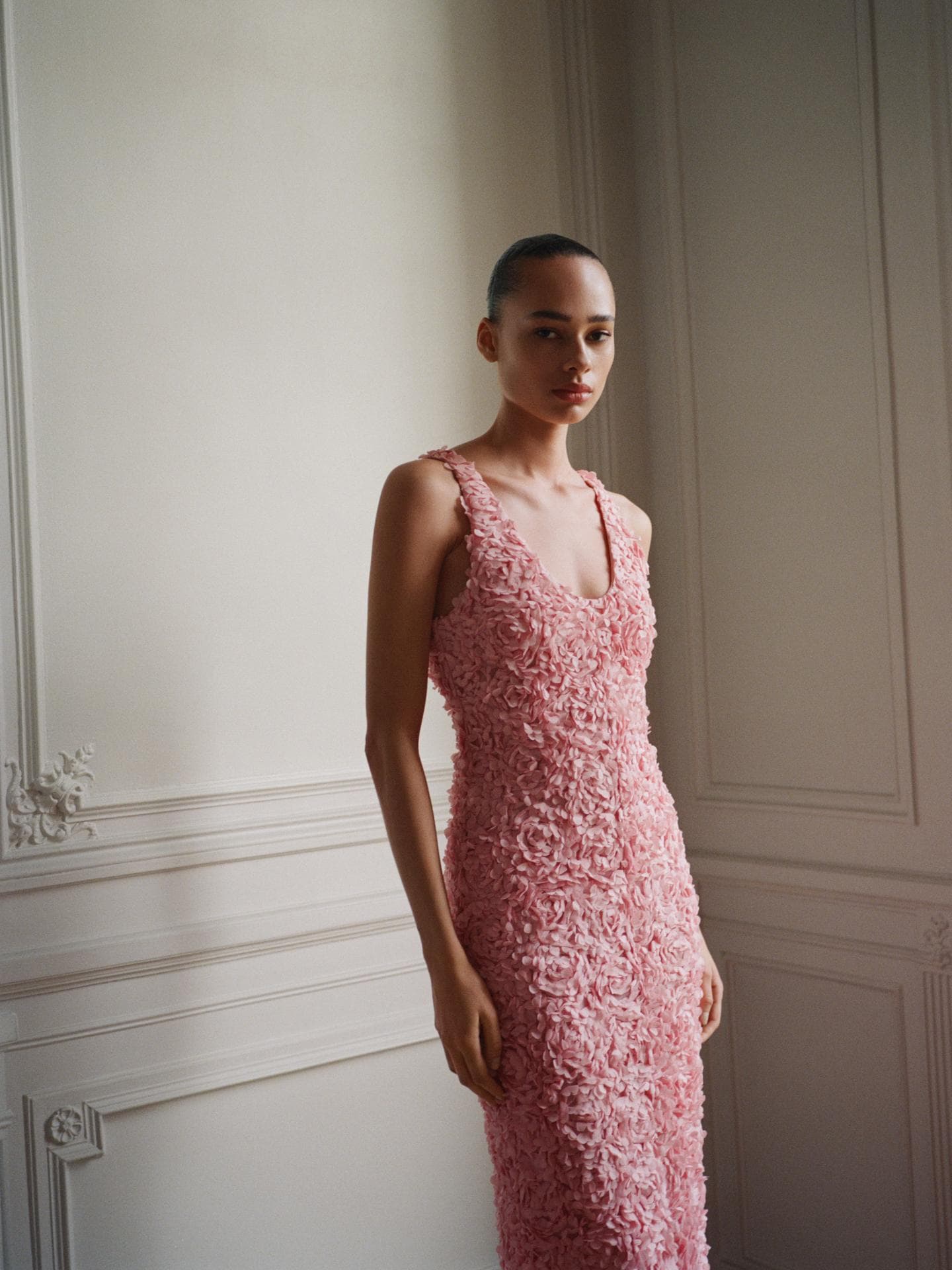 Mangos neue Kollektion liefert die schönsten Kleider für Bräute und Hochzeitsgäste Kleid von Mango