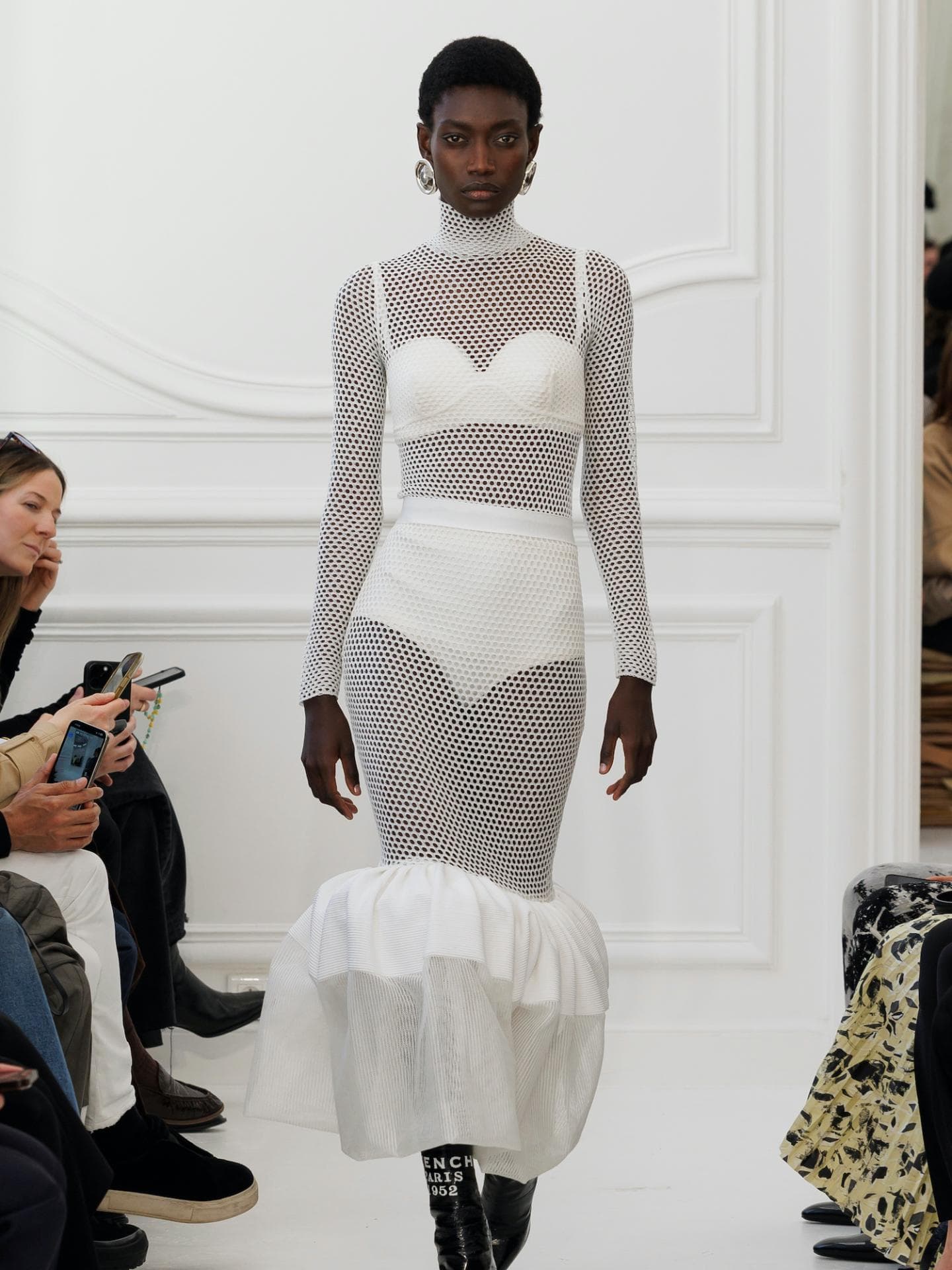 Look aus der Herbst/Winter-Kollektion von Givenchy Look aus der Herbst/Winter-Kollektion von Givenchy