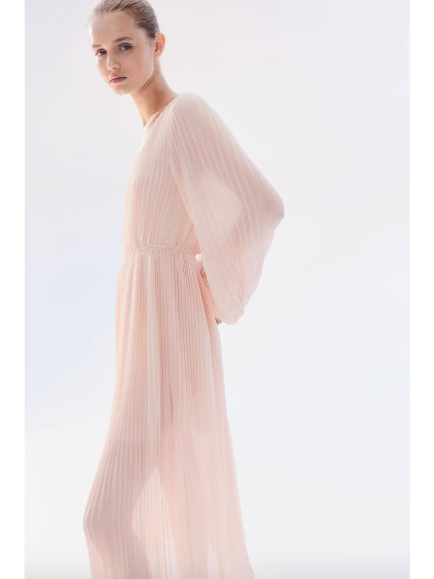 Plissiertes Chiffonkleid in Puderrosa von H&M