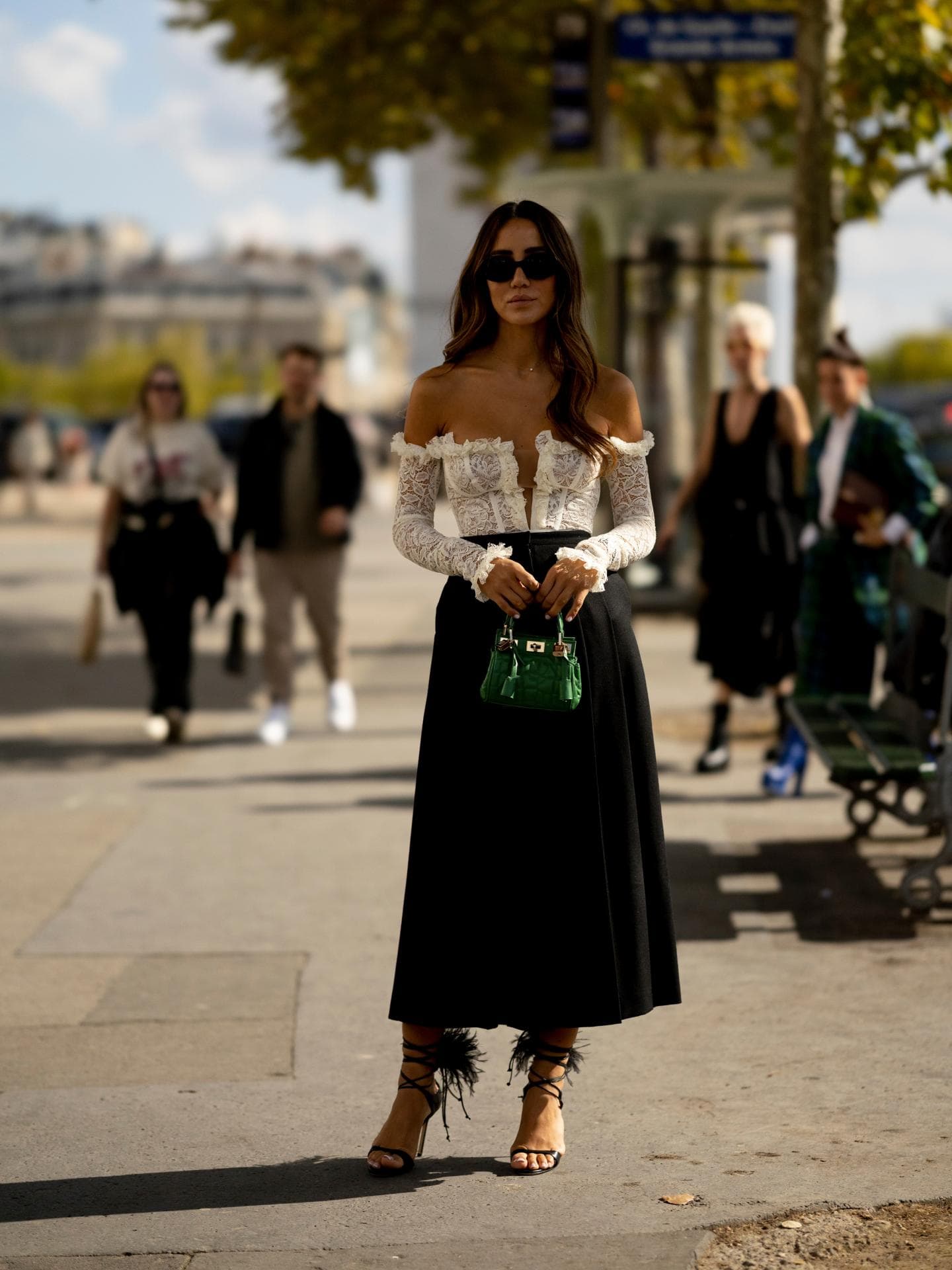 Den Runway-Trend 2025 Spitze im Alltag stylen – die 3 besten Outfits Spitzen-Outfit