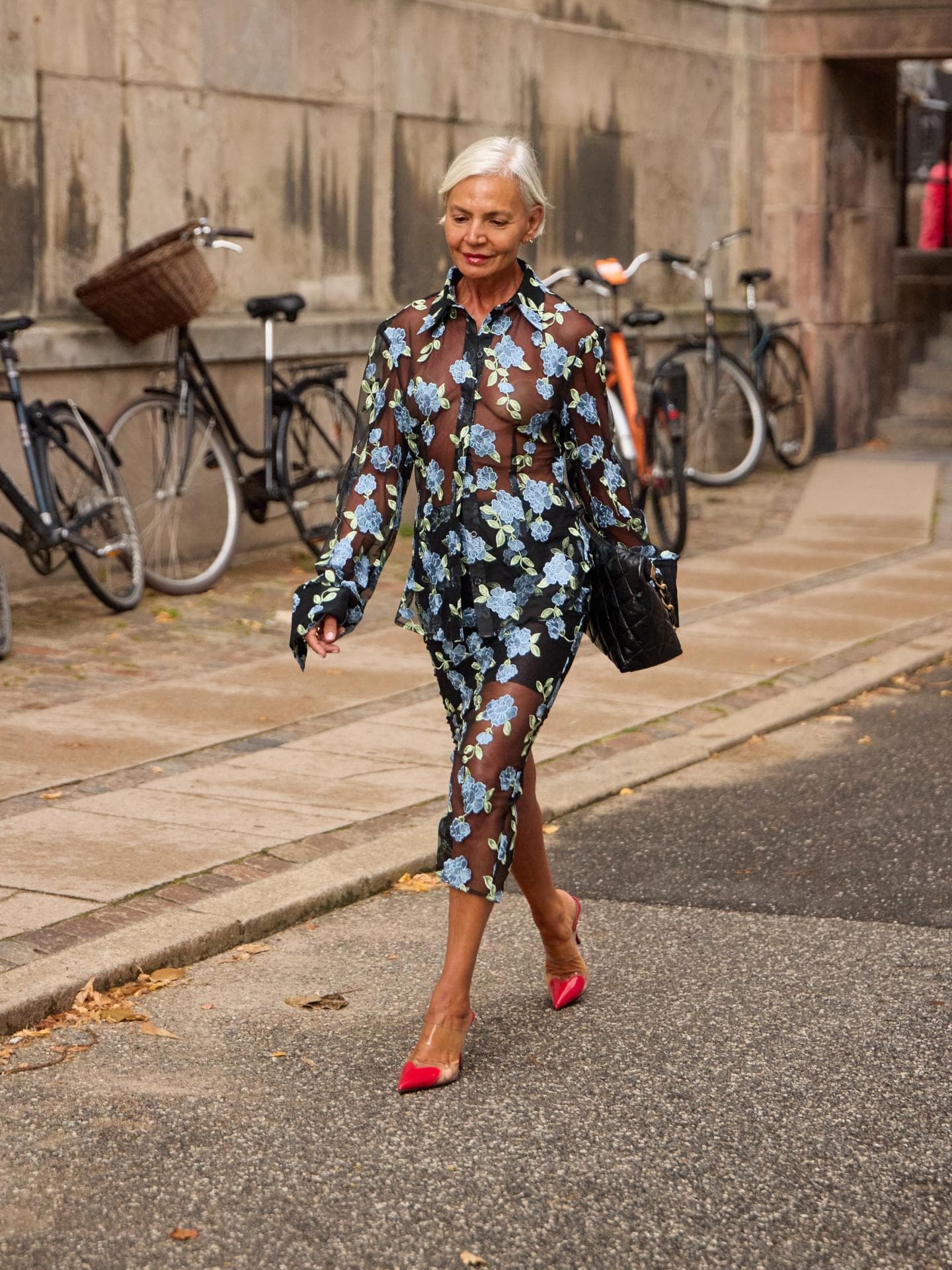 Den Runway-Trend 2025 Spitze im Alltag stylen – die 3 besten Outfits Spitzen-Outfit