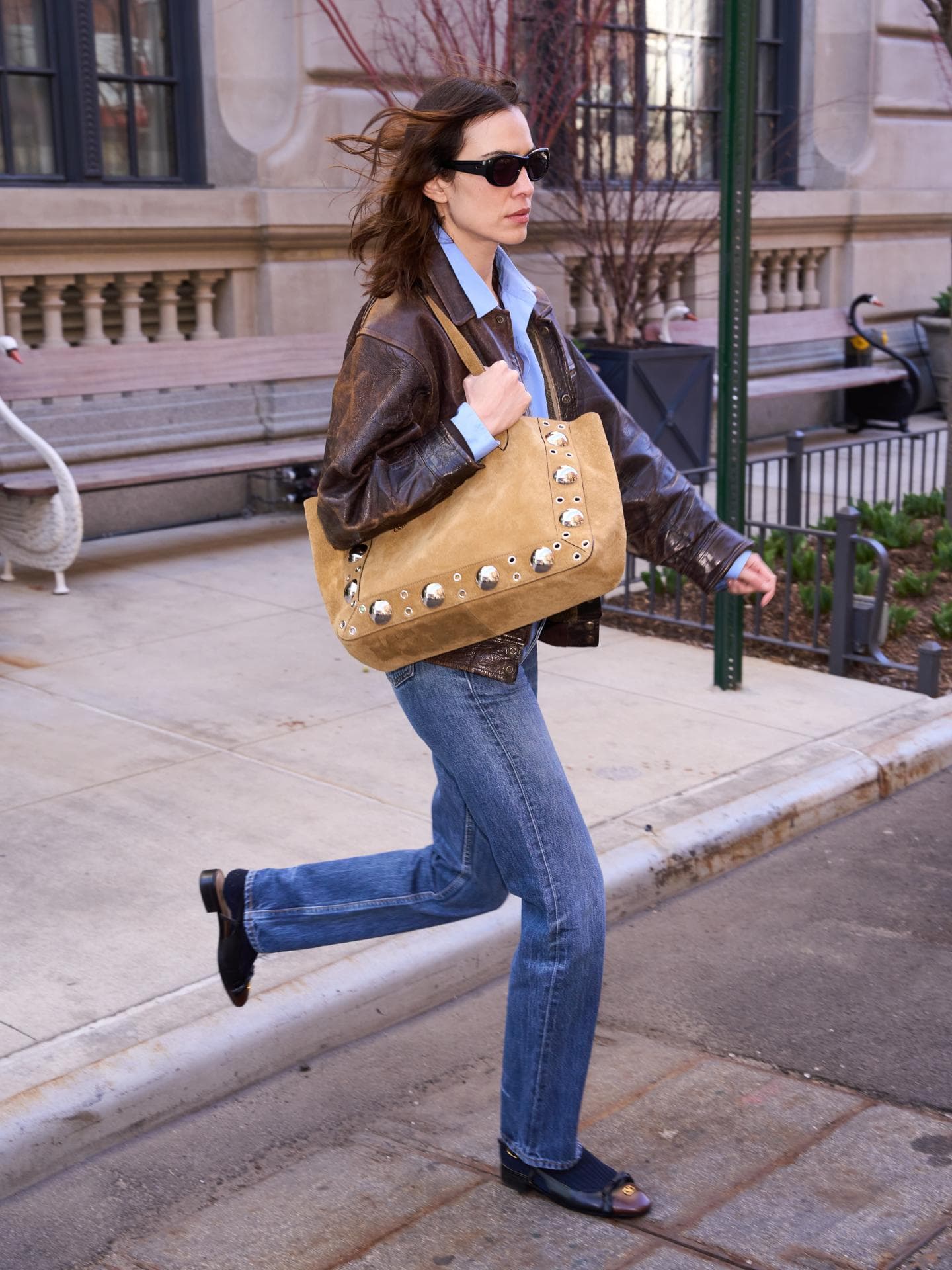 Wohin wir schauen, jeder hat 2025 diese Trend-Tasche Alexa Chung