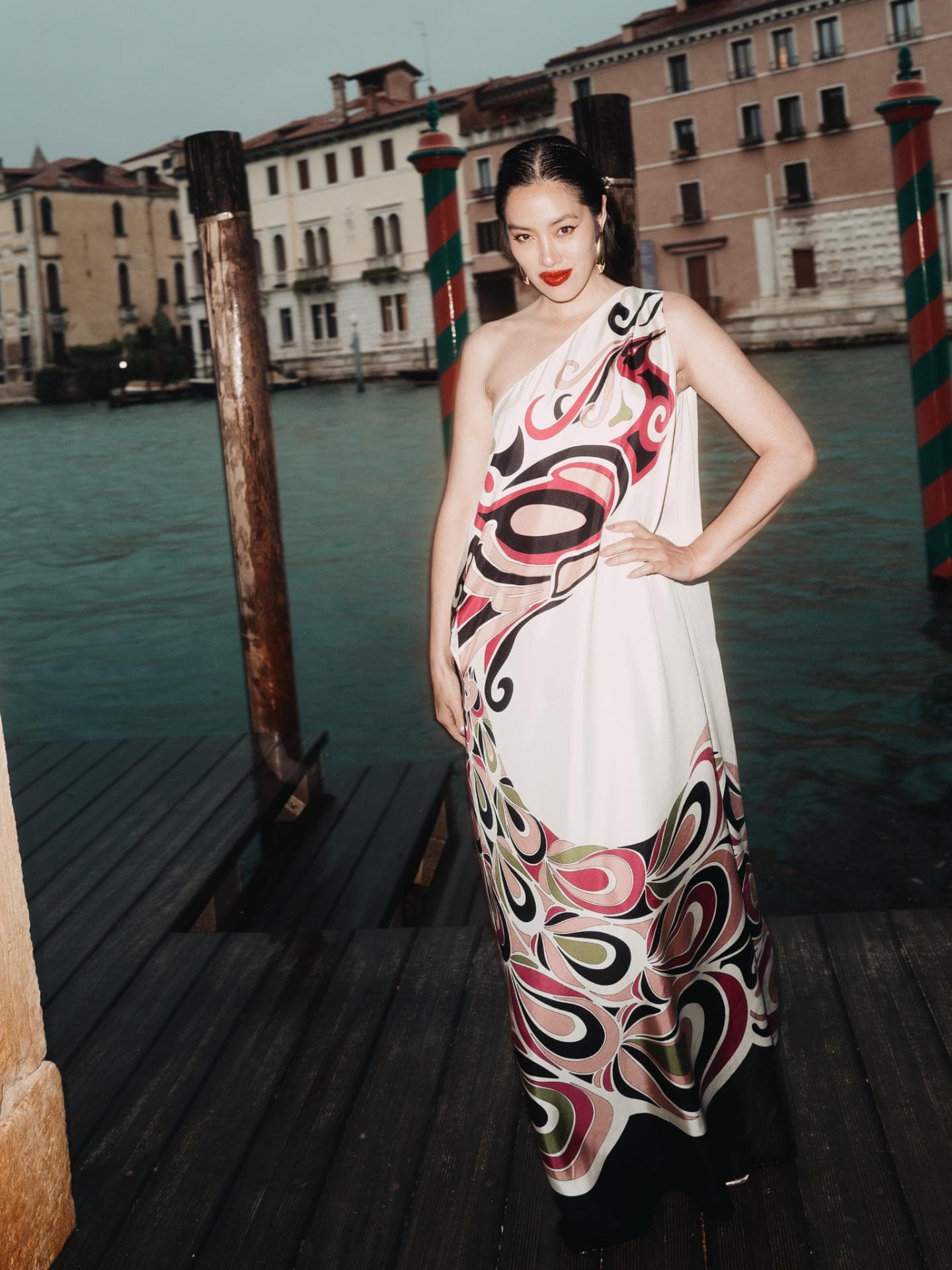 Mytheresa-Einkäuferin Tiffany Hsu im Interview: "Rot verleiht jedem Outfit einen unerwarteten Touch" Tiffany Hsu
