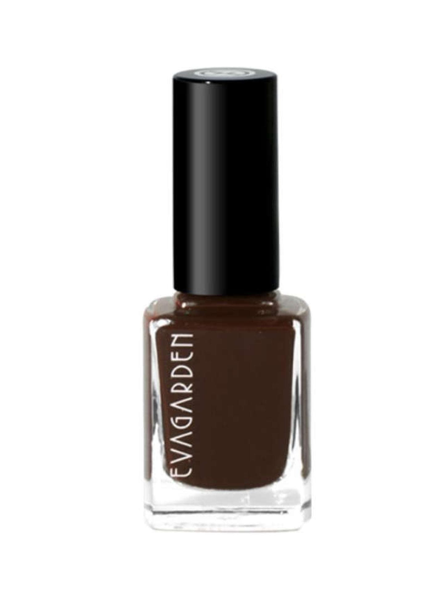 Nagellack dunkelbraun
