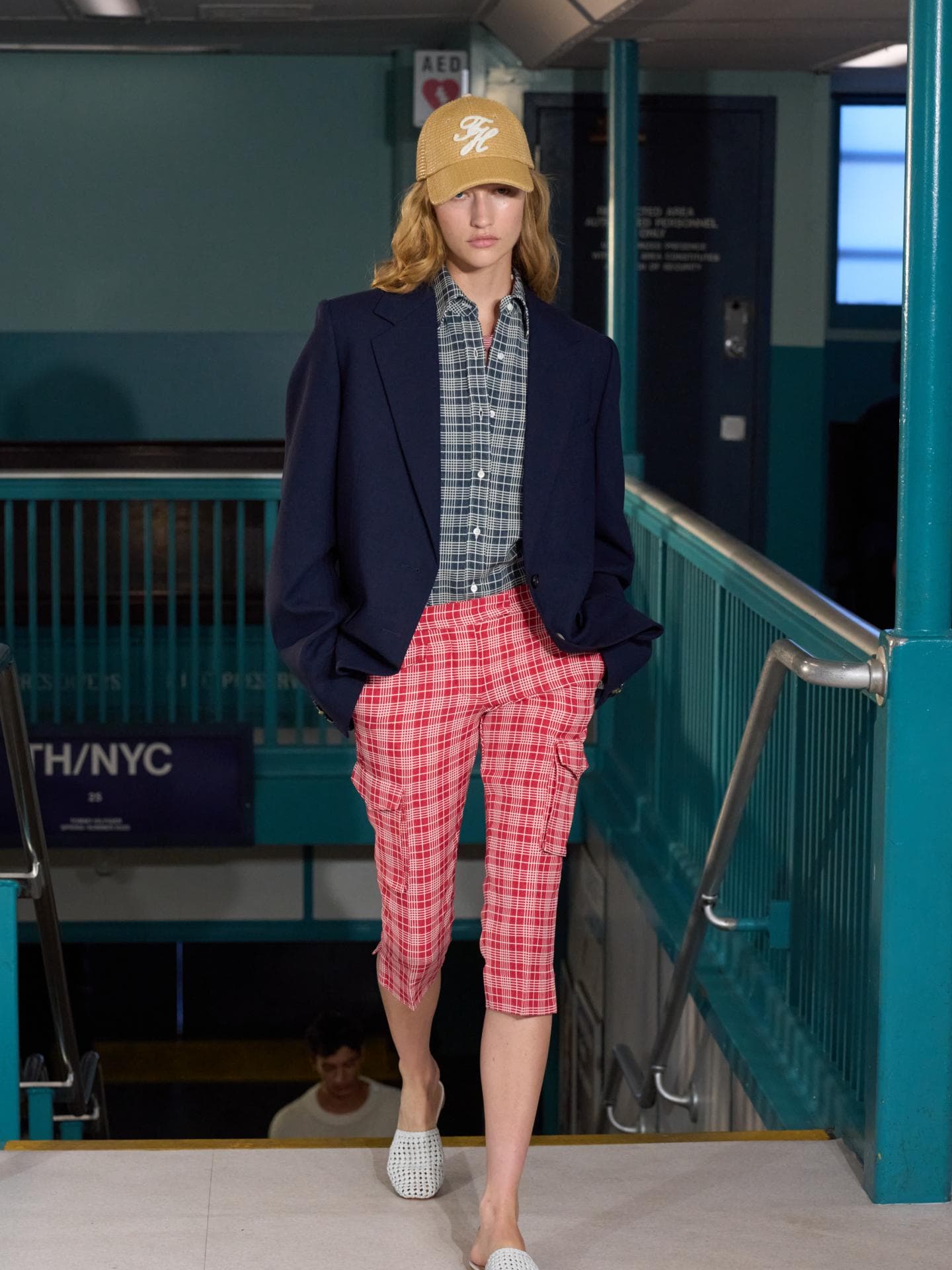 Tommy Hilfiger Spring/ Summer Kollektion 2025 Model bei Tommy Hilfiger