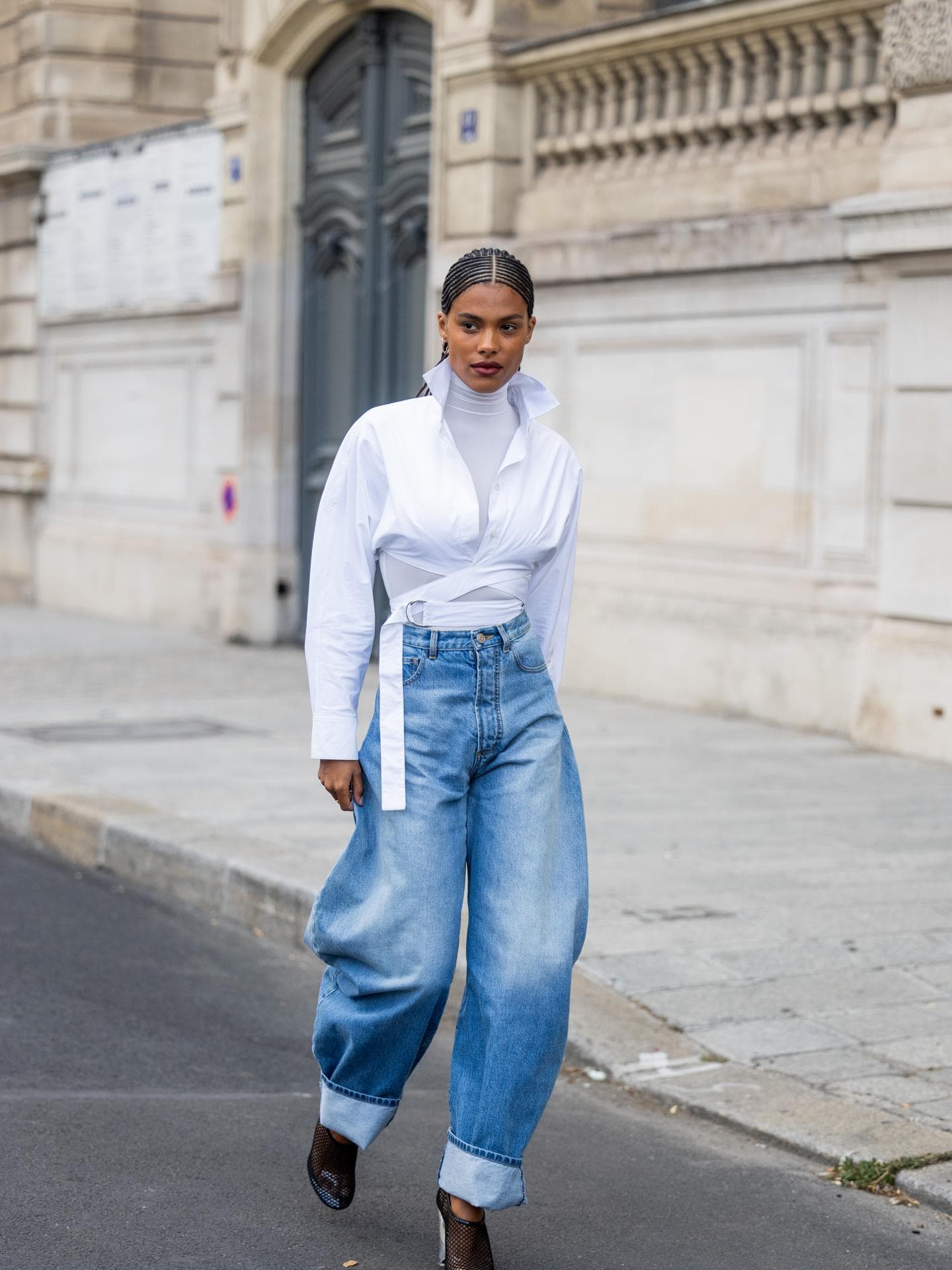 Laut Streetstyle-Trends – Jeans sehen im Herbst 2024 so aus Cuffed Jeans