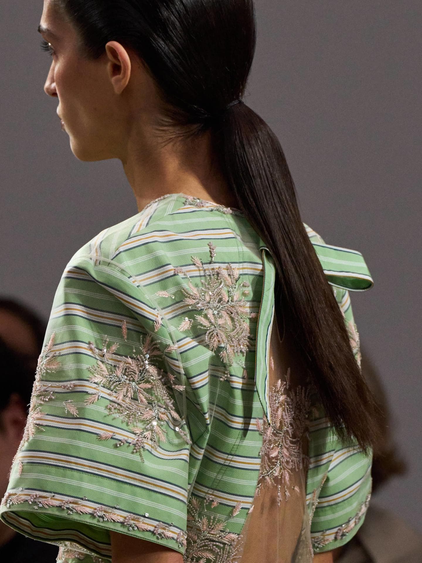 Sleek hair Rabanne