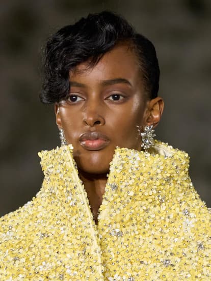Model bei Richard Quinn