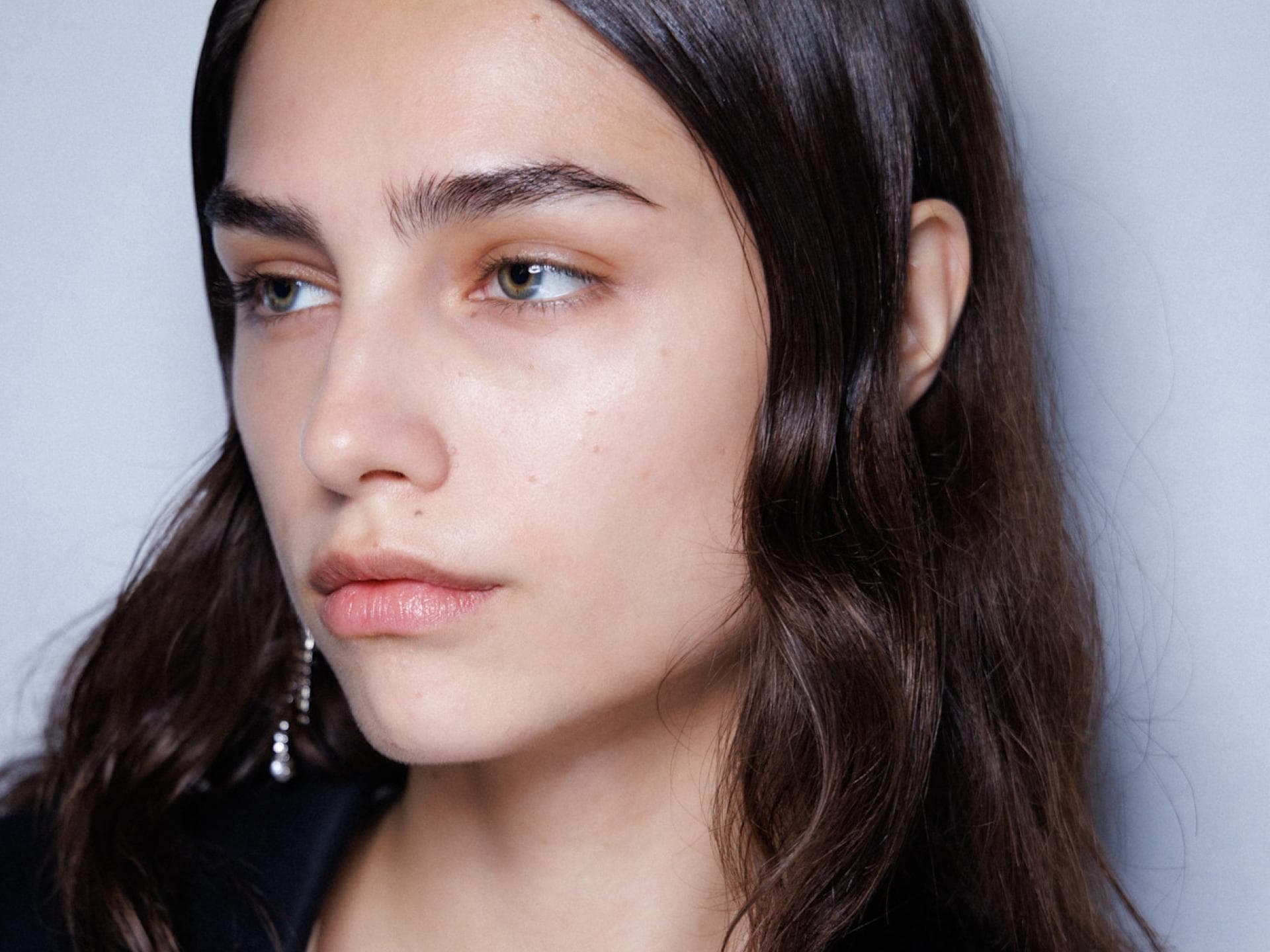 Darum setzen alle 2025 auf den No-Mascara-Trend Darum setzen alle 2025 auf den No-Mascara-Trend